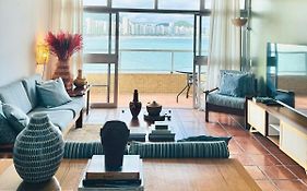 Apartamento pé na areia Guarujá